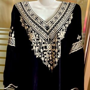 Light weight tunic top with beautiful embroidered detail